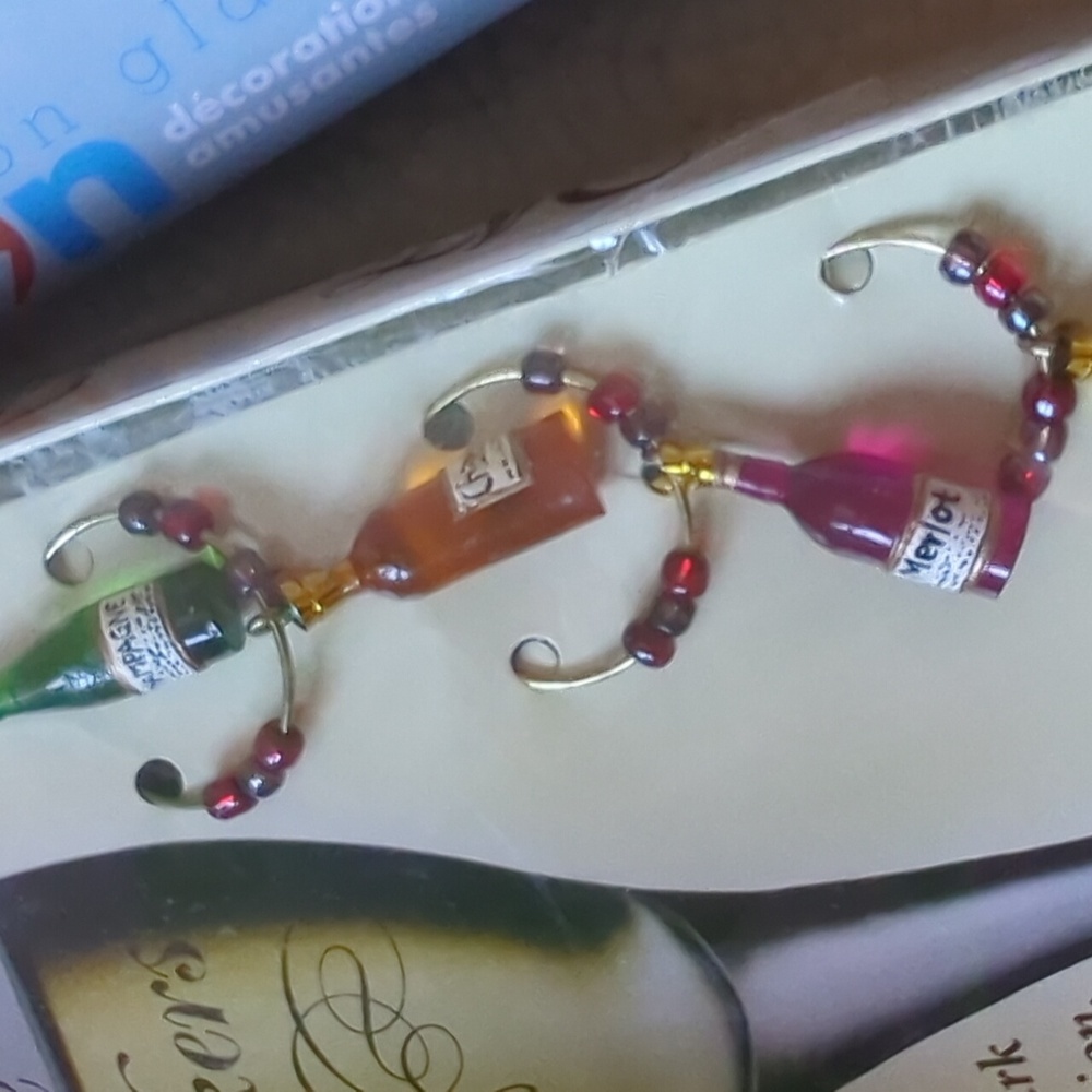 ❤️ 2 for $15 ❤️ NWT - Two Sets of Wine Charms / Markers - Picture 6 of 7